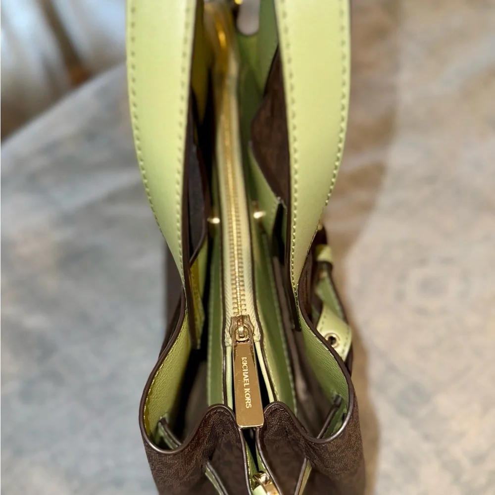 Michael Kors Emilia Signature Satchel NWOT Authentic - Picture 4 of 9